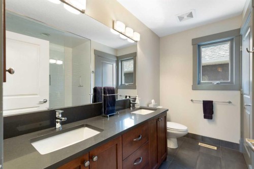 7 Discovery Ridge Cove Sw, Calgary, AB - Indoor Photo Showing Bathroom