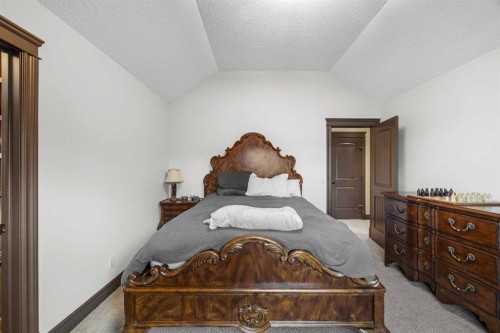11 Timberline Gate Sw, Calgary, AB - Indoor Photo Showing Bedroom