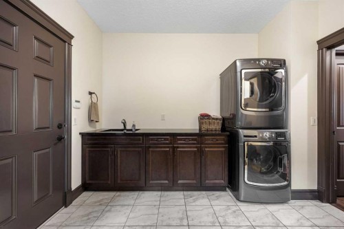 11 Timberline Gate Sw, Calgary, AB - Indoor Photo Showing Laundry Room