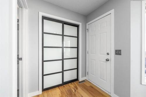105 Bedford Manor Ne, Calgary, AB - Indoor Photo Showing Other Room
