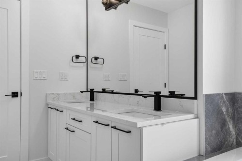 14 Ranchers Meadows, Okotoks, AB - Indoor Photo Showing Bathroom