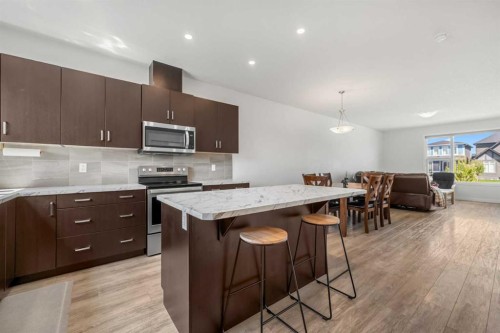 149 Belmont Boulevard Sw, Calgary, AB - Indoor Photo Showing Kitchen With Upgraded Kitchen