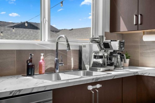 149 Belmont Boulevard Sw, Calgary, AB - Indoor Photo Showing Kitchen With Double Sink
