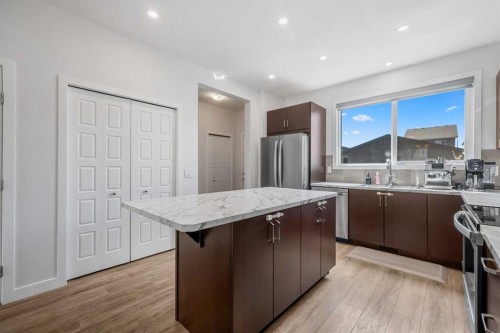 149 Belmont Boulevard Sw, Calgary, AB - Indoor Photo Showing Kitchen With Upgraded Kitchen