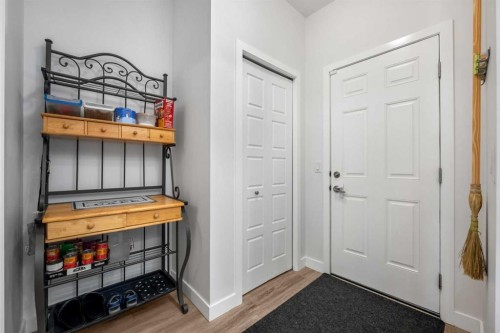 149 Belmont Boulevard Sw, Calgary, AB - Indoor Photo Showing Other Room