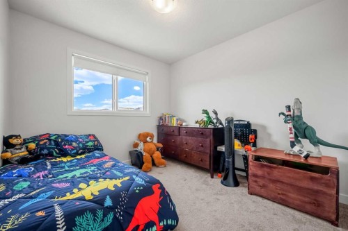 149 Belmont Boulevard Sw, Calgary, AB - Indoor Photo Showing Bedroom