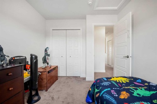149 Belmont Boulevard Sw, Calgary, AB - Indoor Photo Showing Bedroom