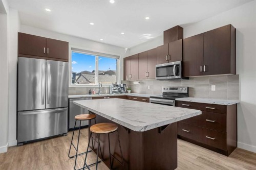 149 Belmont Boulevard Sw, Calgary, AB - Indoor Photo Showing Kitchen With Upgraded Kitchen