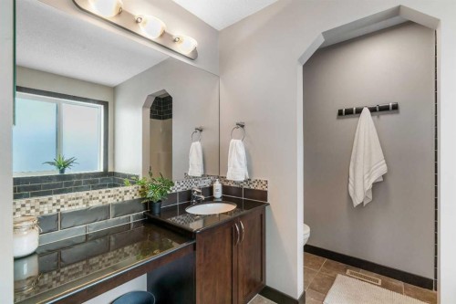 91 Panora Square Nw, Calgary, AB - Indoor Photo Showing Bathroom