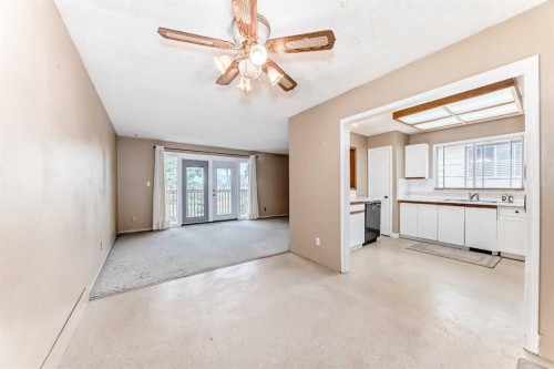 112 Albert Street Se, Airdrie, AB - Indoor Photo Showing Other Room