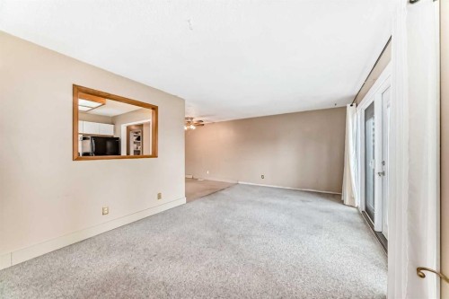 112 Albert Street Se, Airdrie, AB - Indoor Photo Showing Other Room