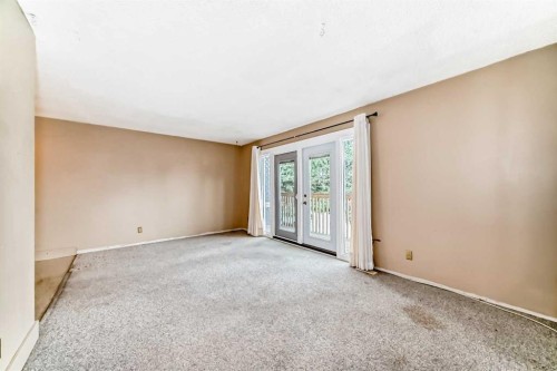 112 Albert Street Se, Airdrie, AB - Indoor Photo Showing Other Room
