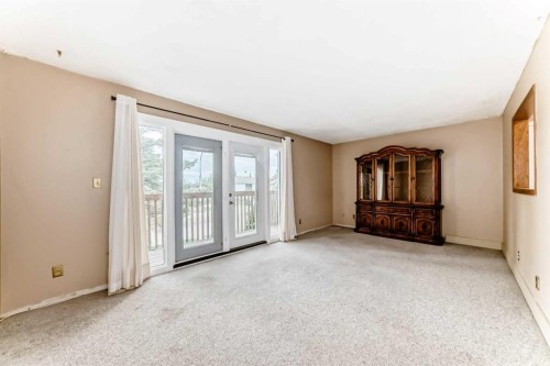 112 Albert Street Se, Airdrie, AB - Indoor Photo Showing Other Room
