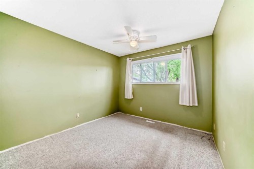 112 Albert Street Se, Airdrie, AB - Indoor Photo Showing Other Room