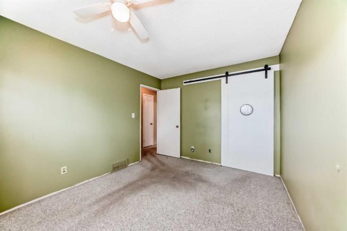 112 Albert Street Se, Airdrie, AB - Indoor Photo Showing Other Room