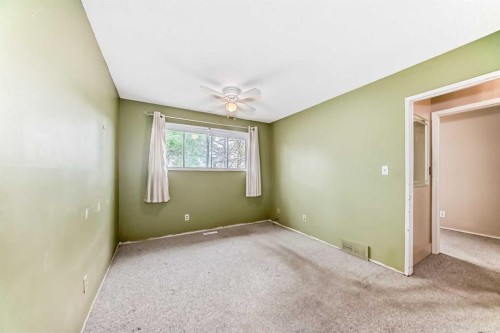 112 Albert Street Se, Airdrie, AB - Indoor Photo Showing Other Room