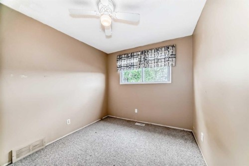 112 Albert Street Se, Airdrie, AB - Indoor Photo Showing Other Room