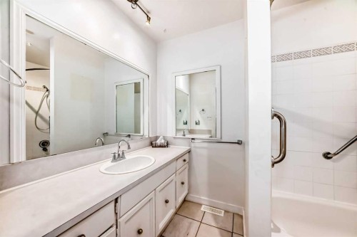 112 Albert Street Se, Airdrie, AB - Indoor Photo Showing Bathroom