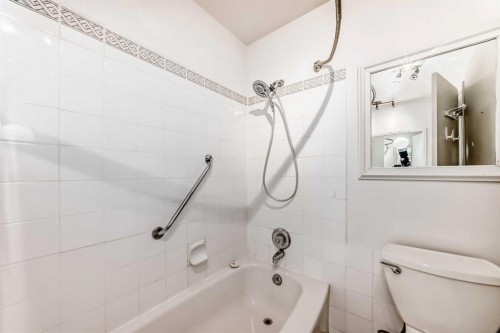 112 Albert Street Se, Airdrie, AB - Indoor Photo Showing Bathroom