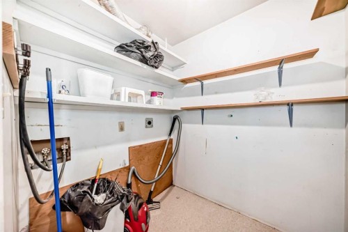 112 Albert Street Se, Airdrie, AB - Indoor Photo Showing Garage
