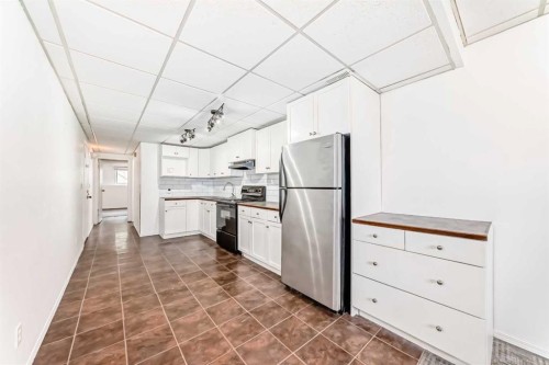 112 Albert Street Se, Airdrie, AB - Indoor Photo Showing Kitchen