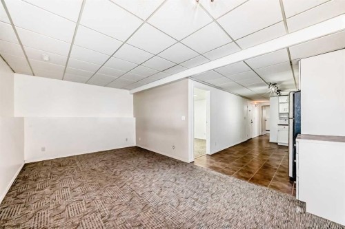 112 Albert Street Se, Airdrie, AB - Indoor Photo Showing Other Room