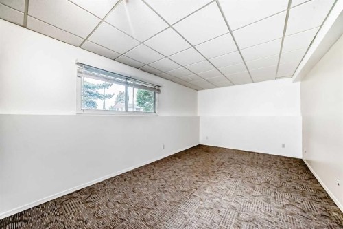 112 Albert Street Se, Airdrie, AB - Indoor Photo Showing Other Room