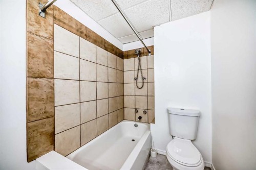 112 Albert Street Se, Airdrie, AB - Indoor Photo Showing Bathroom
