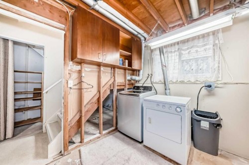 112 Albert Street Se, Airdrie, AB - Indoor Photo Showing Laundry Room