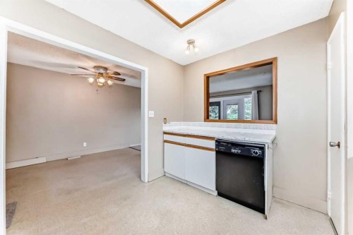 112 Albert Street Se, Airdrie, AB - Indoor Photo Showing Other Room