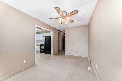 112 Albert Street Se, Airdrie, AB - Indoor Photo Showing Other Room