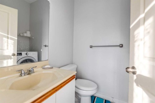 3806 Catalina Boulevard Ne, Calgary, AB - Indoor Photo Showing Bathroom