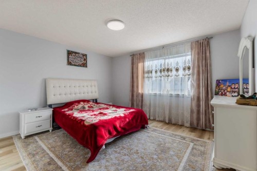 3806 Catalina Boulevard Ne, Calgary, AB - Indoor Photo Showing Bedroom