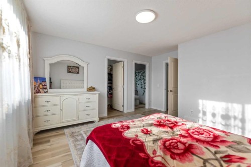 3806 Catalina Boulevard Ne, Calgary, AB - Indoor Photo Showing Bedroom