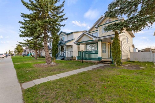 3806 Catalina Boulevard Ne, Calgary, AB - Outdoor