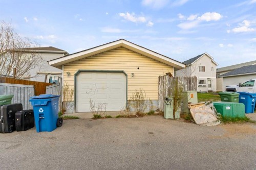 3806 Catalina Boulevard Ne, Calgary, AB - Outdoor
