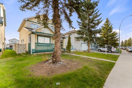 3806 Catalina Boulevard Ne, Calgary, AB - Outdoor