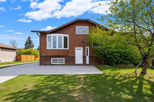 1504 Big Springs Way SE Airdrie, AB T4A 1N3