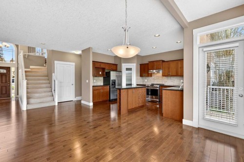 337 Discovery Ridge Boulevard Sw, Calgary, AB - Indoor Photo Showing Kitchen