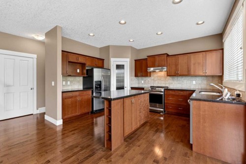 337 Discovery Ridge Boulevard Sw, Calgary, AB - Indoor Photo Showing Kitchen