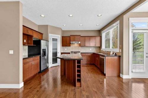 337 Discovery Ridge Boulevard Sw, Calgary, AB - Indoor Photo Showing Kitchen