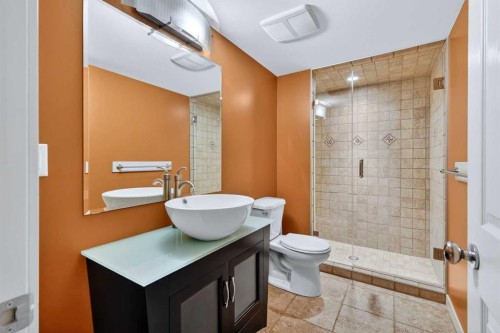 337 Discovery Ridge Boulevard Sw, Calgary, AB - Indoor Photo Showing Bathroom