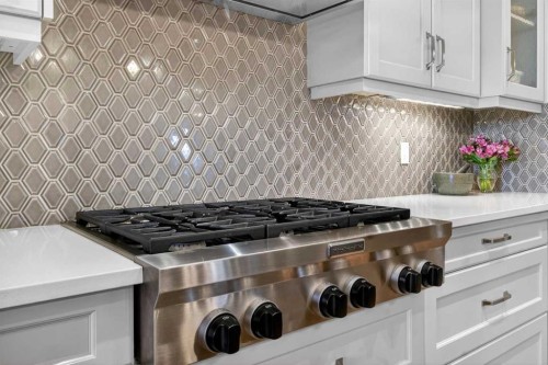 233 Spring Water Close, Heritage Pointe, AB - Indoor Photo Showing Kitchen