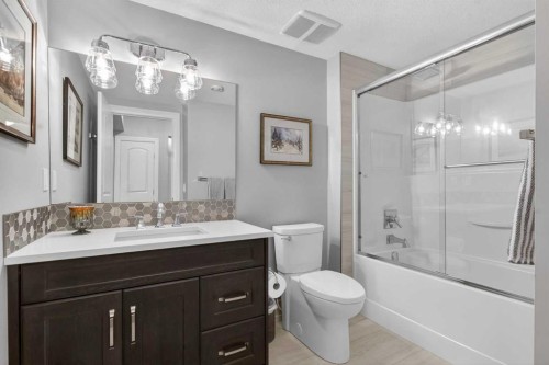 233 Spring Water Close, Heritage Pointe, AB - Indoor Photo Showing Bathroom