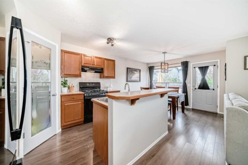 208 Stonegate Crescent Nw, Airdrie, AB - Indoor Photo Showing Kitchen