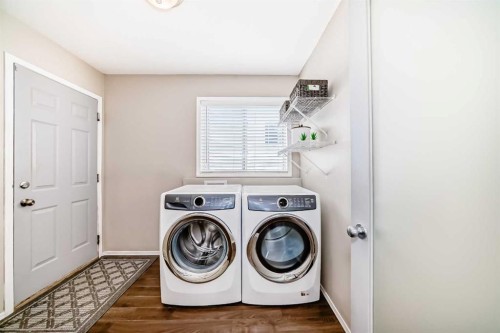 208 Stonegate Crescent Nw, Airdrie, AB - Indoor Photo Showing Laundry Room