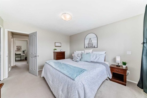 208 Stonegate Crescent Nw, Airdrie, AB - Indoor Photo Showing Bedroom