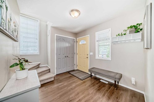 208 Stonegate Crescent Nw, Airdrie, AB - Indoor Photo Showing Other Room
