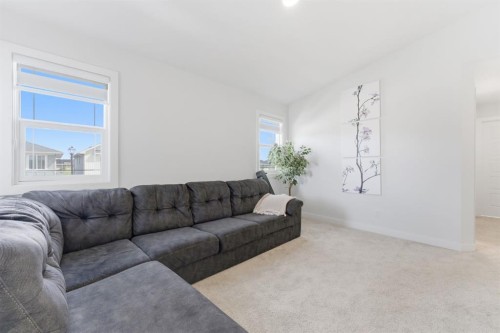 936 Langholm Drive Se, Airdrie, AB - Indoor Photo Showing Living Room