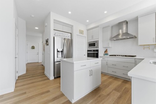 936 Langholm Drive Se, Airdrie, AB - Indoor Photo Showing Kitchen With Upgraded Kitchen